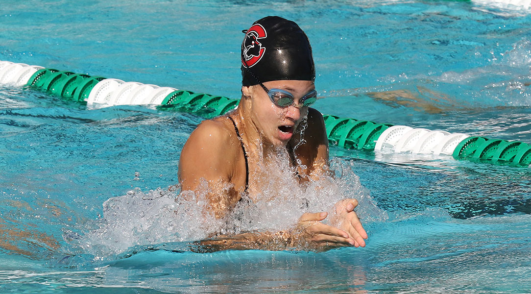 Jailey Reeves swims the breaststroke.