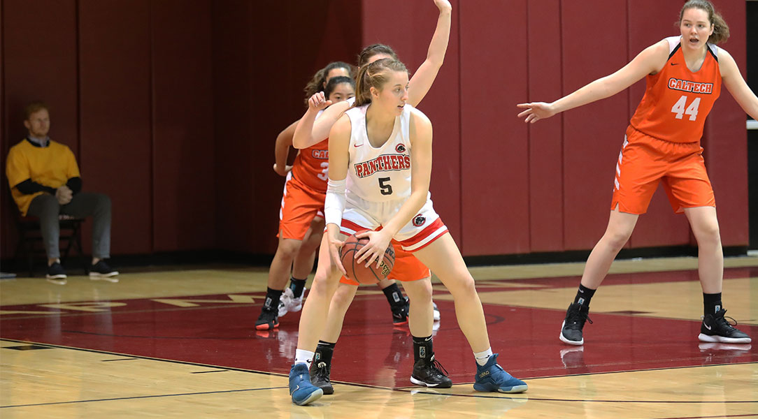 Lucy Criswell posts up on a defender.