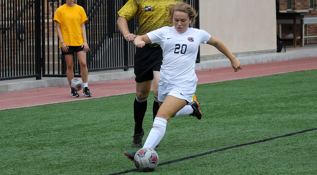 Emmie Farber keeps the ball in play.