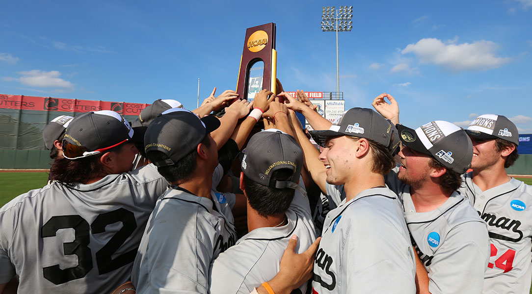 The Chapman baseball team holds up the National Championship trophy.