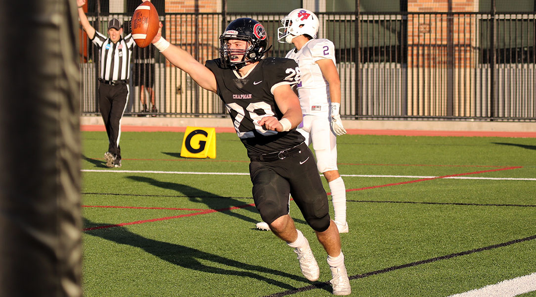 Tanner Mendoza runs in for the game-winning touchdown against Linfield.