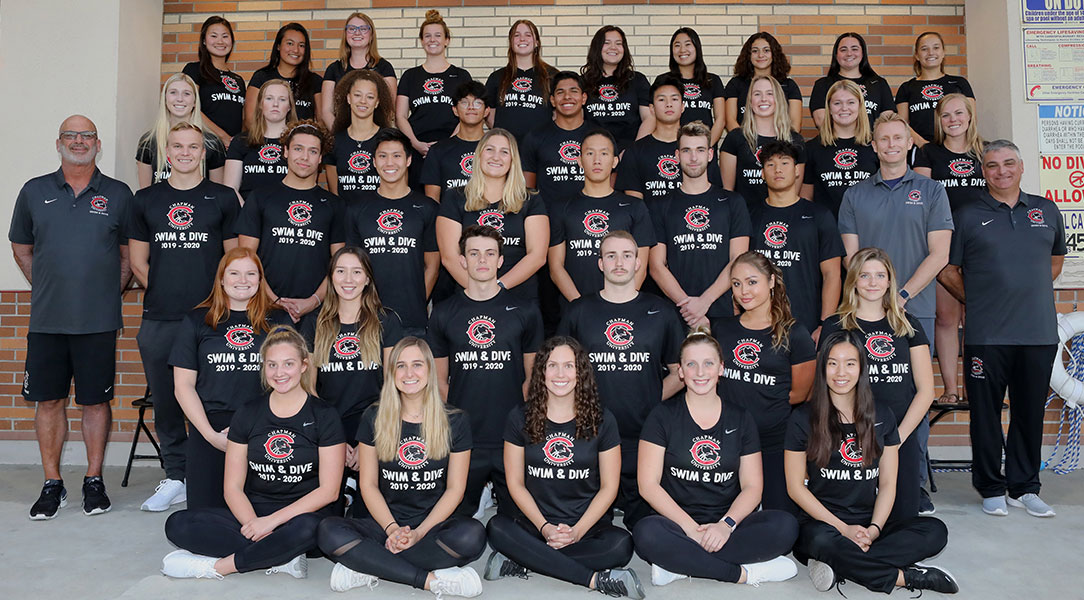Team photo of the swimming & diving teams.