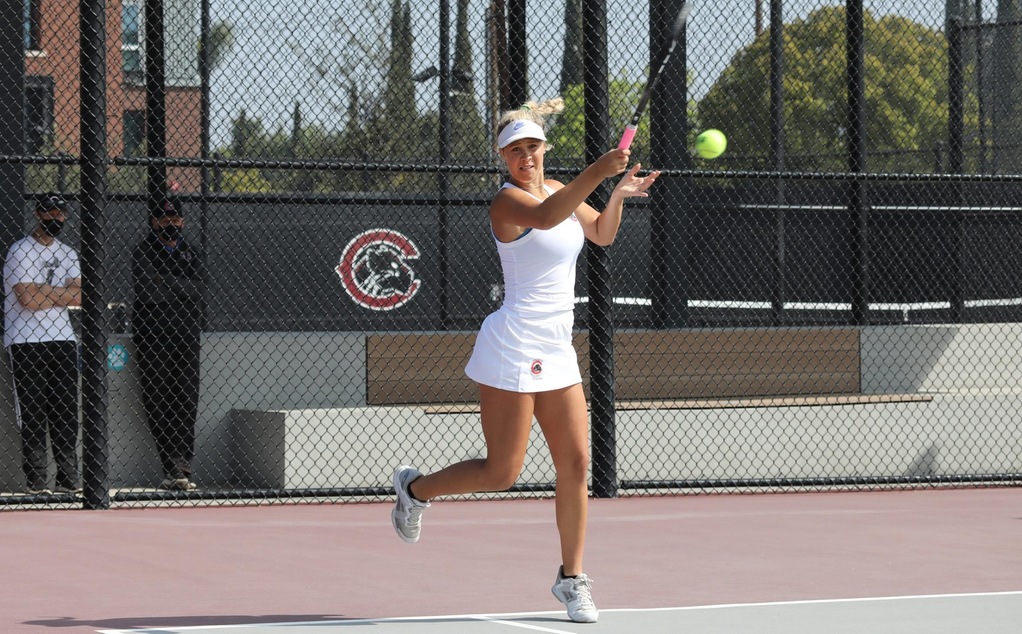 Olivia Desso hits a tennis ball.