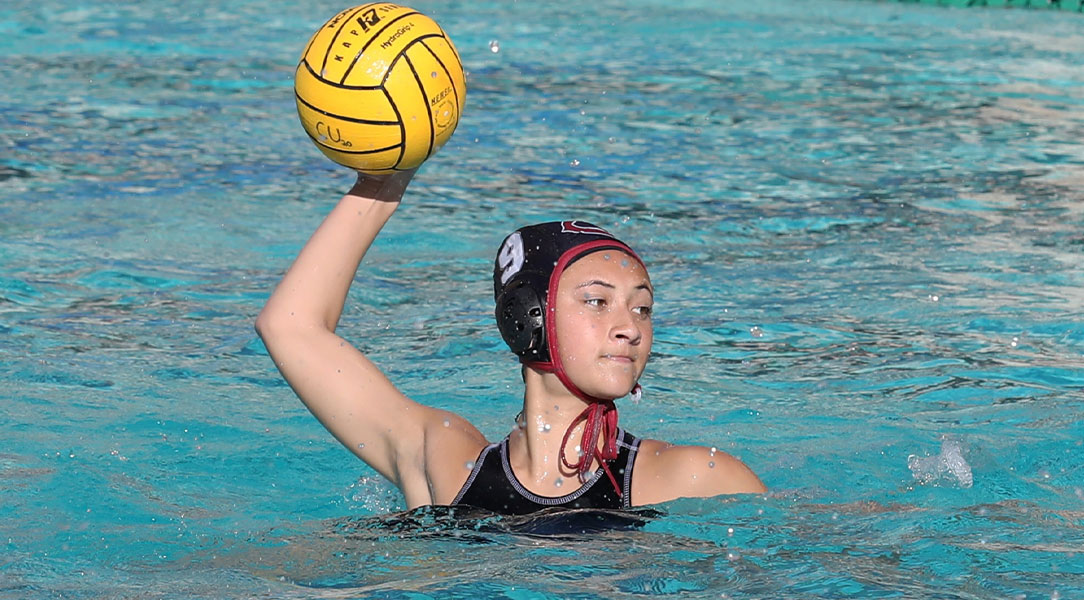 Fiona Watkins holds the ball in water polo.