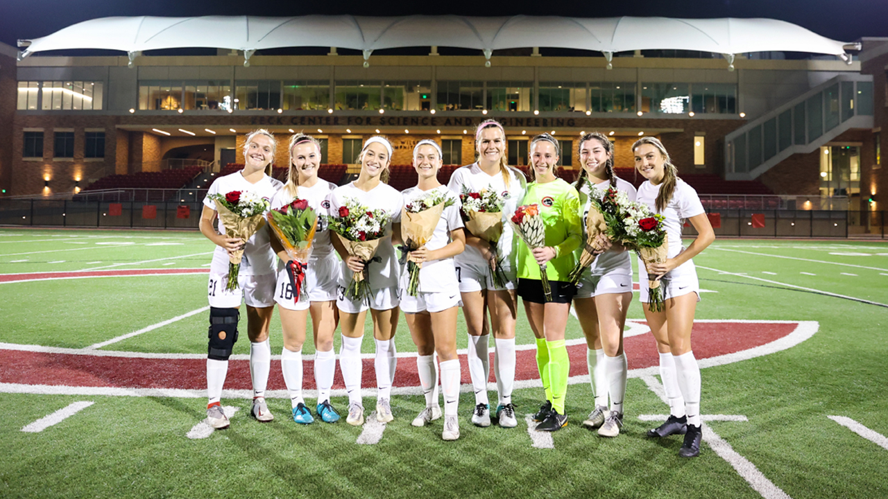 The women's soccer 2021 seniors pose for a group photo. 